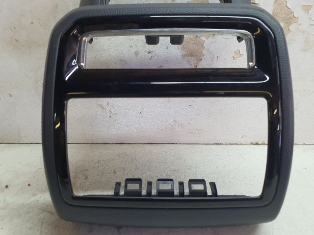 bontott VW PASSAT B8 Középső Szellőző Keret