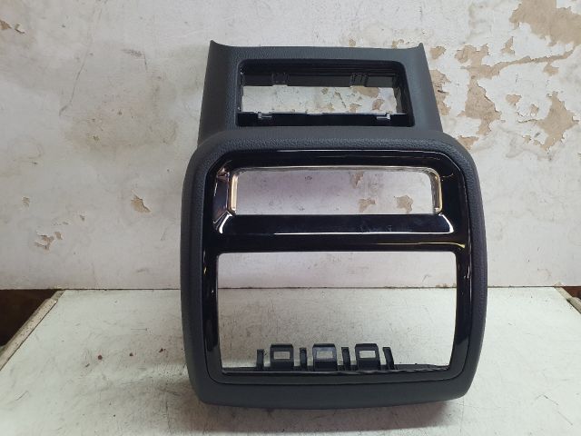 bontott VW PASSAT B8 Középső Szellőző Keret