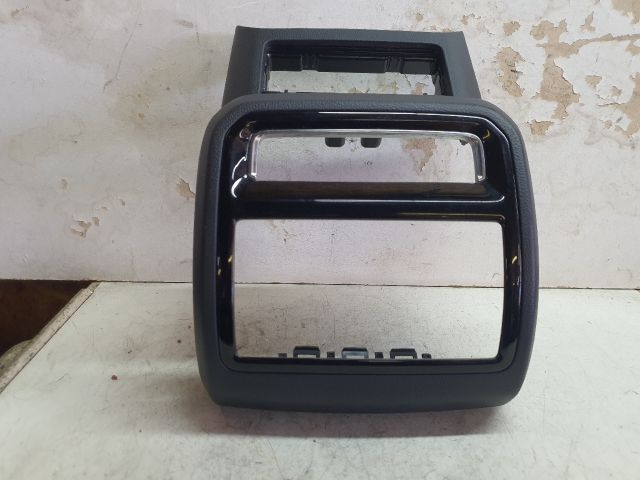 bontott VW PASSAT B8 Középső Szellőző Keret