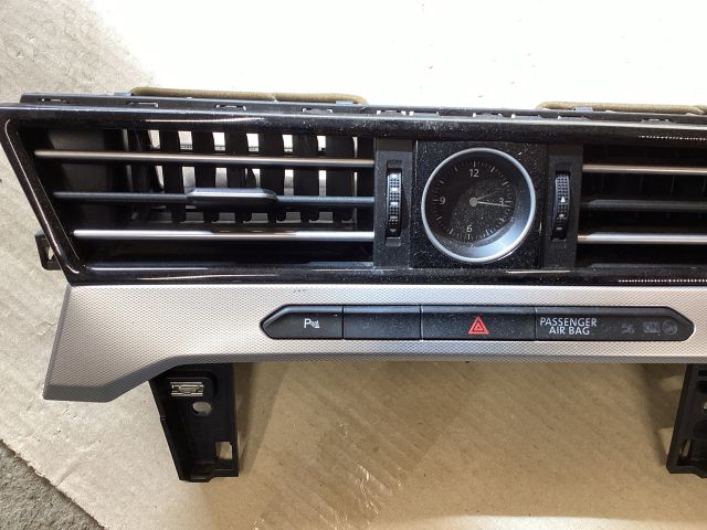 bontott VW PASSAT B8 Középső Szellőző