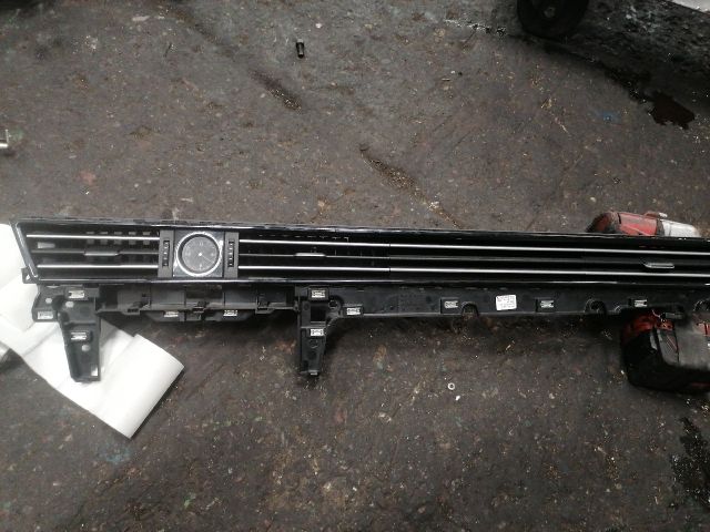 bontott VW PASSAT B8 Középső Szellőző