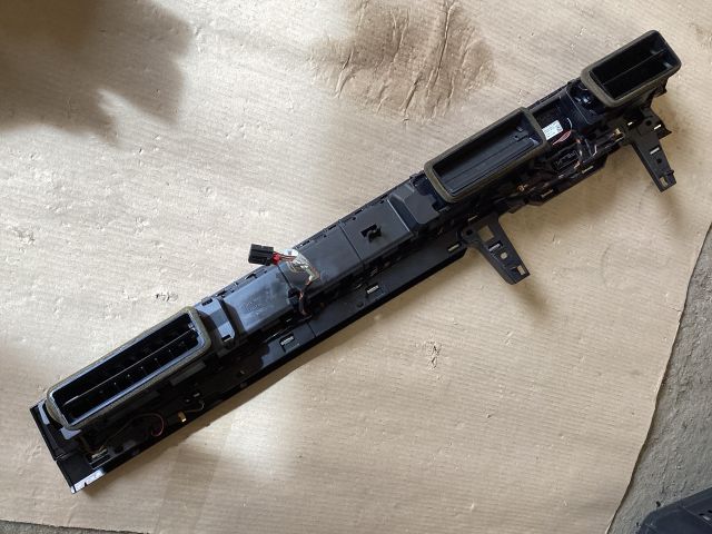 bontott VW PASSAT B8 Középső Szellőző