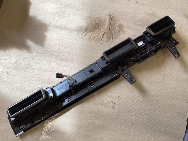 bontott VW PASSAT B8 Középső Szellőző