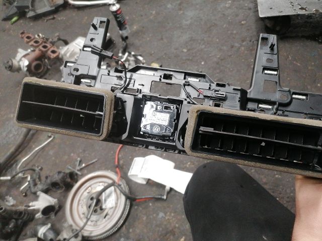 bontott VW PASSAT B8 Középső Szellőző