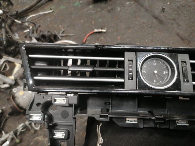 bontott VW PASSAT B8 Középső Szellőző