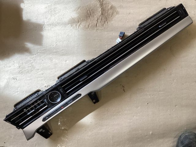 bontott VW PASSAT B8 Középső Szellőző