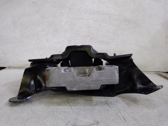 bontott VW PASSAT B8 Motor Tartó Bak (Fém)