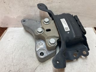 bontott VW PASSAT B8 Motor Tartó Bak (Fém)