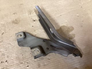 bontott VW PASSAT B8 Motorháztető Bal Zsanér