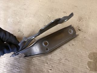 bontott VW PASSAT B8 Motorháztető Bal Zsanér