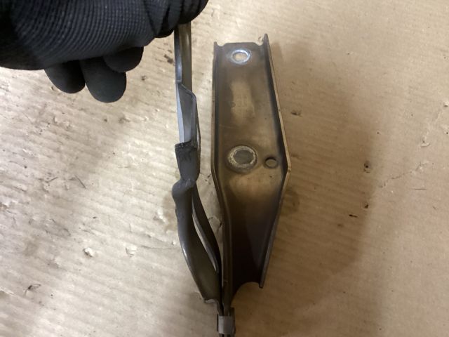 bontott VW PASSAT B8 Motorháztető Bal Zsanér