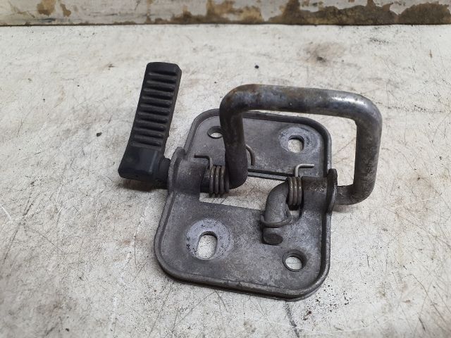 bontott VW PASSAT B8 Motorháztető Biztonsági Kampó