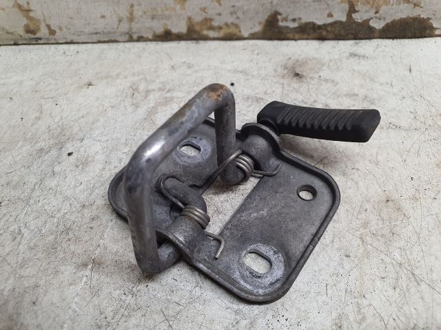 bontott VW PASSAT B8 Motorháztető Biztonsági Kampó