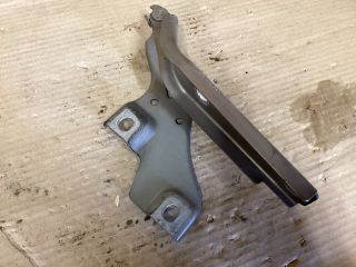 bontott VW PASSAT B8 Motorháztető Jobb Zsanér