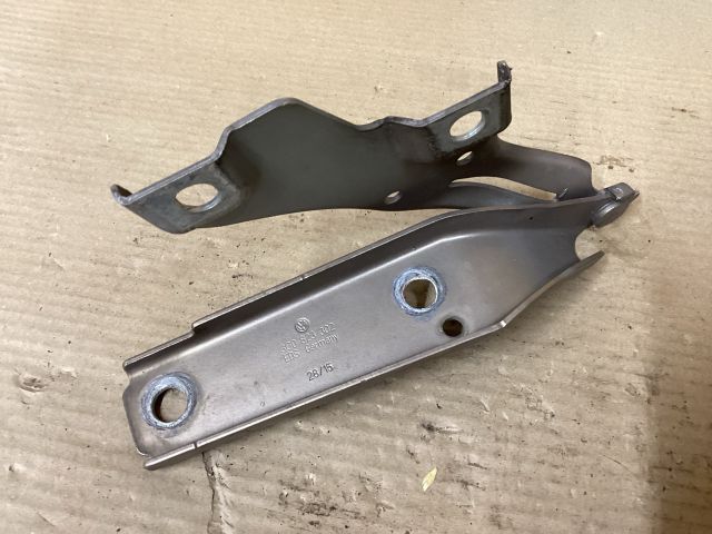 bontott VW PASSAT B8 Motorháztető Jobb Zsanér