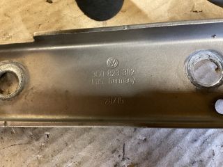 bontott VW PASSAT B8 Motorháztető Jobb Zsanér