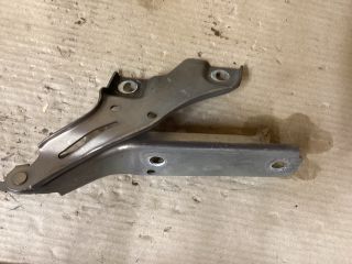 bontott VW PASSAT B8 Motorháztető Jobb Zsanér