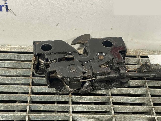 bontott VW PASSAT B8 Motorháztető Zárszerkezet