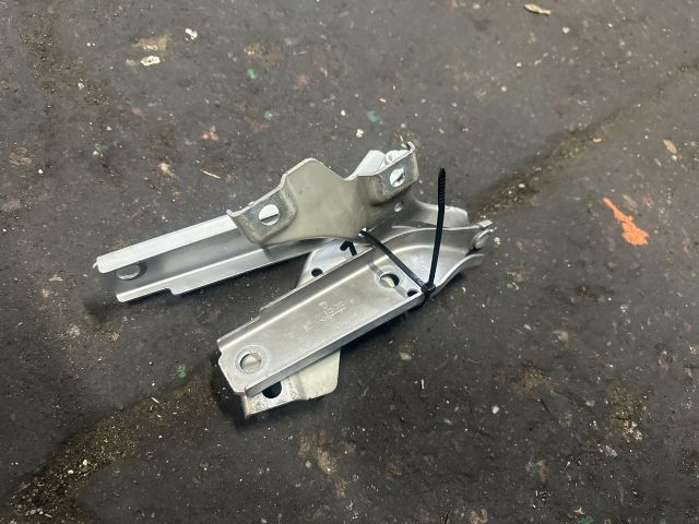 bontott VW PASSAT B8 Motorháztető Zsanér Pár