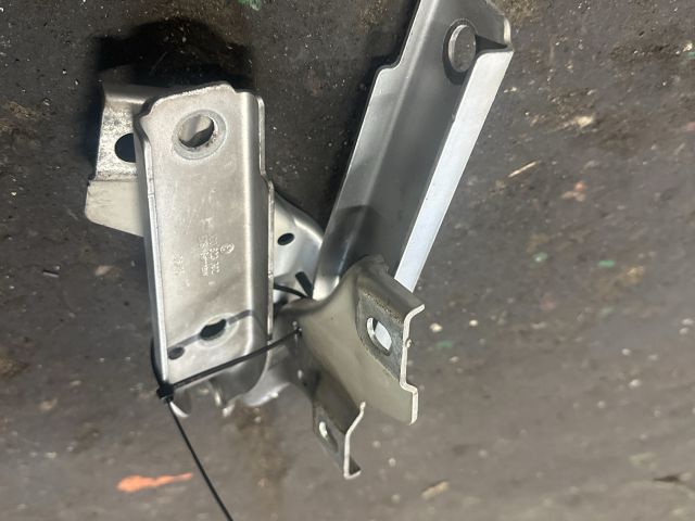 bontott VW PASSAT B8 Motorháztető Zsanér Pár