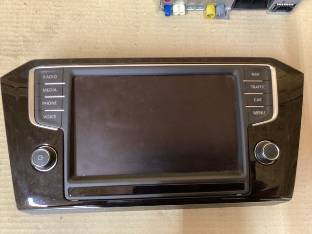 bontott VW PASSAT B8 Multimédia Vezérlő