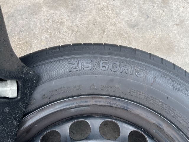 bontott VW PASSAT B8 Pótkerék Szerszámtartó