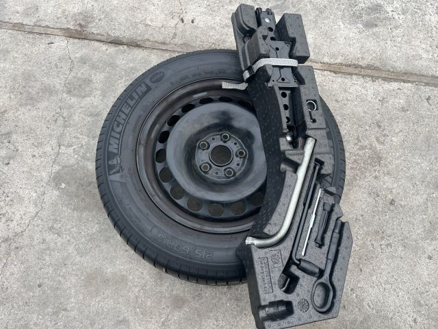 bontott VW PASSAT B8 Pótkerék Szerszámtartó