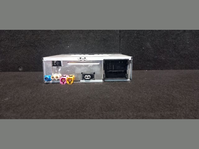 bontott VW PASSAT B8 Rádió / CD