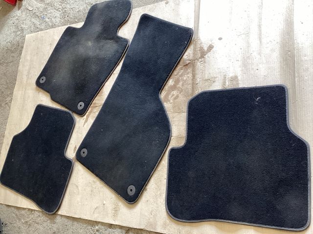 bontott VW PASSAT B8 Szőnyeg Szett