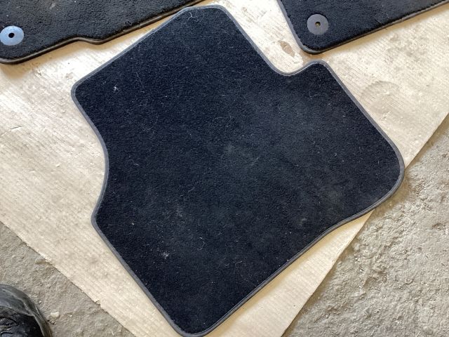 bontott VW PASSAT B8 Szőnyeg Szett