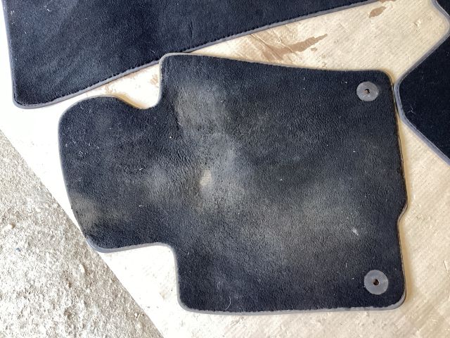 bontott VW PASSAT B8 Szőnyeg Szett