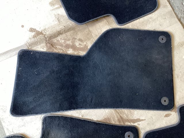 bontott VW PASSAT B8 Szőnyeg Szett