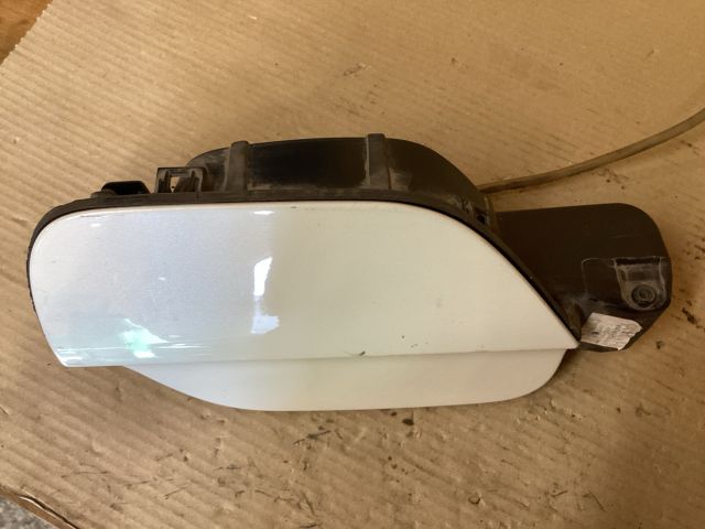 bontott VW PASSAT B8 Tankajtó