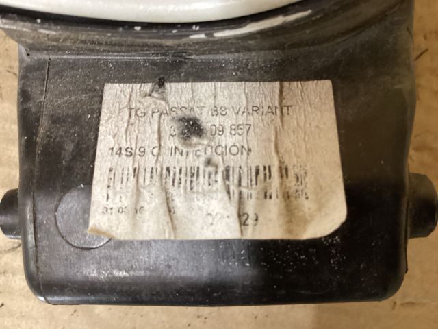 bontott VW PASSAT B8 Tankajtó