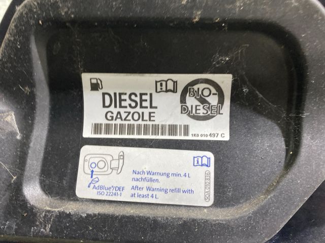 bontott VW PASSAT B8 Tankajtó