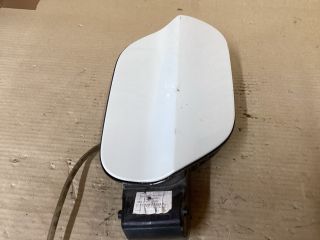 bontott VW PASSAT B8 Tankajtó