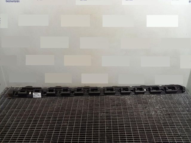 bontott VW PASSAT B8 Tartó Bak