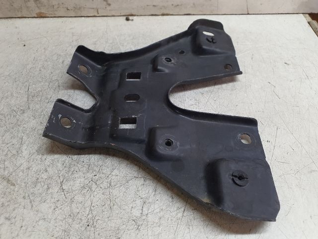 bontott VW PASSAT B8 Tartó Bak