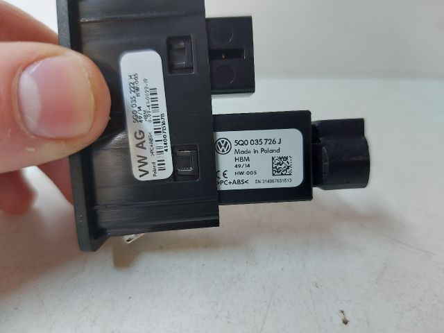 bontott VW PASSAT B8 USB Aljzat