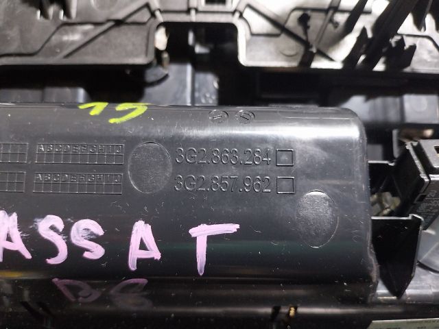 bontott VW PASSAT B8 Váltókar Keret