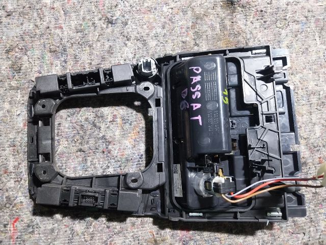 bontott VW PASSAT B8 Váltókar Keret