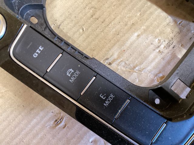 bontott VW PASSAT B8 Váltókar Keret