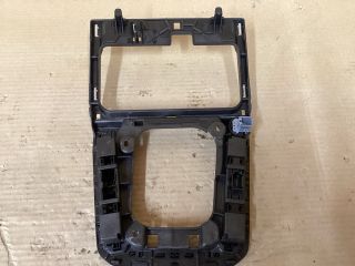 bontott VW PASSAT B8 Váltókar Keret