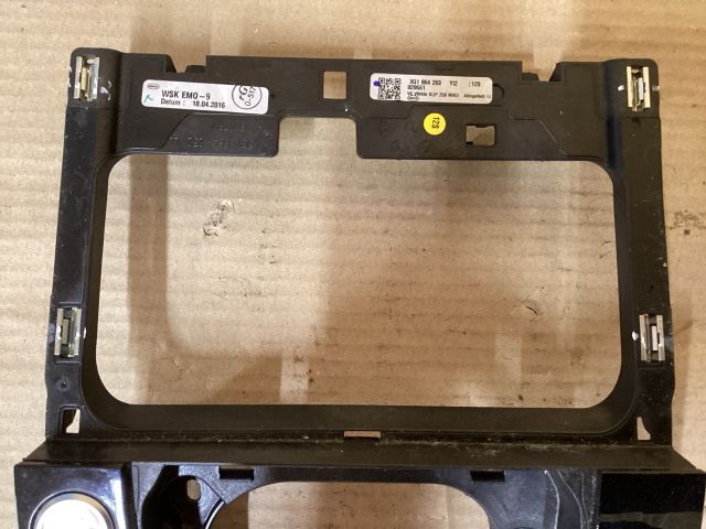 bontott VW PASSAT B8 Váltókar Keret