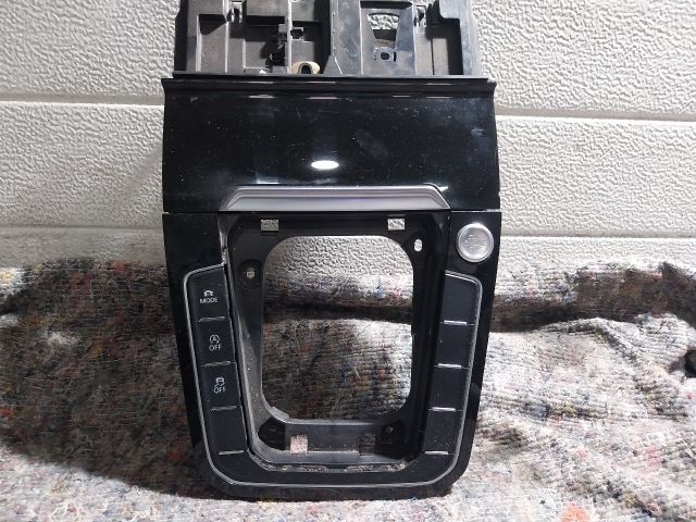 bontott VW PASSAT B8 Váltókar Keret