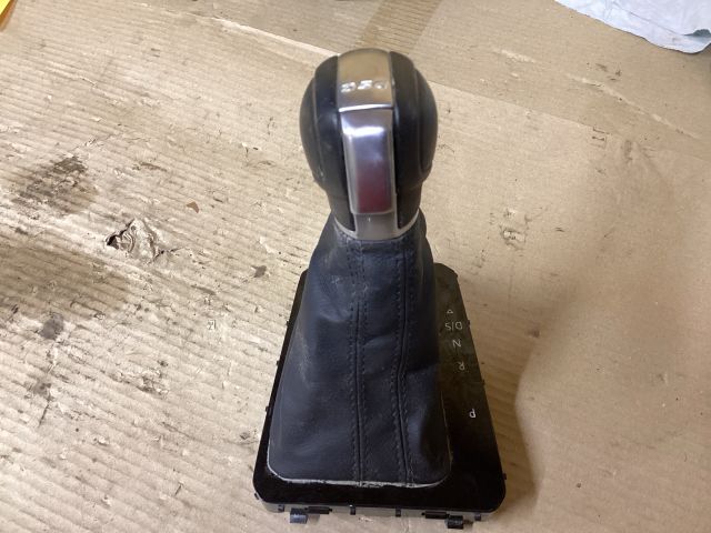 bontott VW PASSAT B8 Váltószoknya Rögzítő Keret