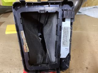 bontott VW PASSAT B8 Váltószoknya Rögzítő Keret