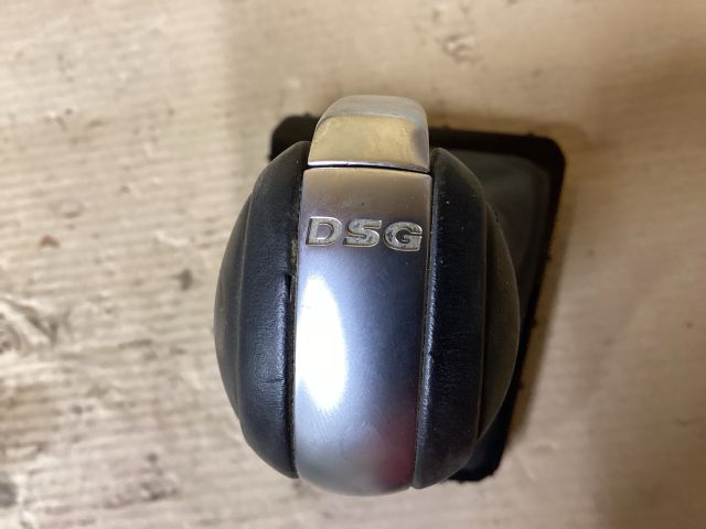 bontott VW PASSAT B8 Váltószoknya Rögzítő Keret