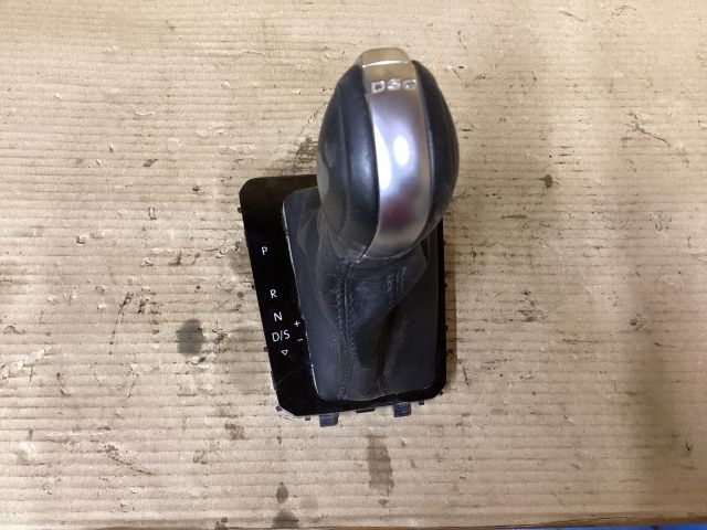 bontott VW PASSAT B8 Váltószoknya Rögzítő Keret