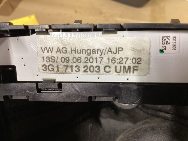 bontott VW PASSAT B8 Váltószoknya Rögzítő Keret